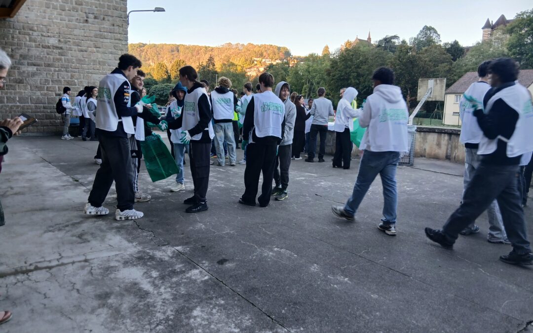 Le lycée professionnel s’engage dans une marche dépolluante !